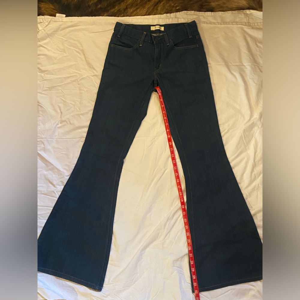 Levi’s 70s bell low rise flares